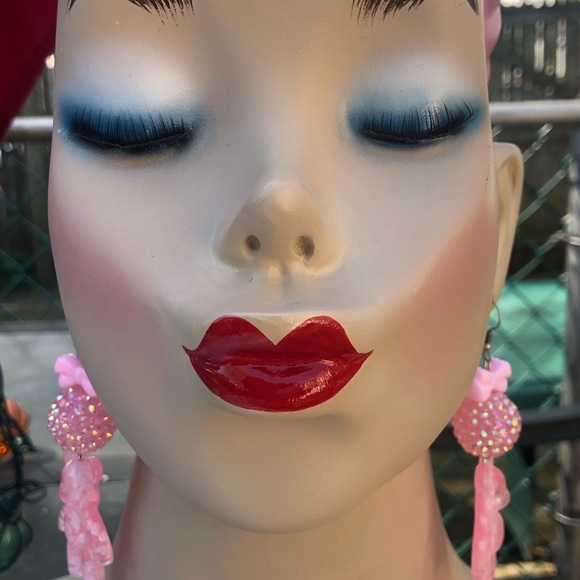 Heart confetti teddy gummy bear gumball earrings iridescent flakes dangle ball - Picture 5 of 5